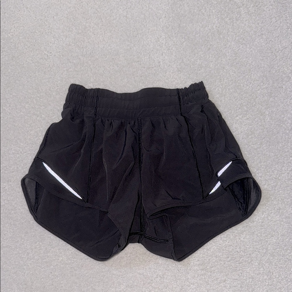 Lululemon Athletica Black Athletic Shorts Moisture-Wicking Mid-Thigh